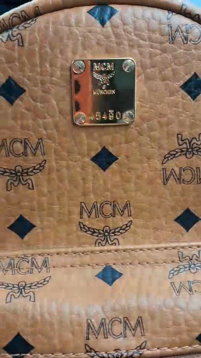 กระเป๋าเป้ MCM รุ่น Stark Mini ลาย Visetos สี Cognac

สภาพดี สวย ทรงยังดี ใบนี้น่ารัก ไม่ใหญ่มาก ภายในสะอาด มีร่องรอยใช้งานทั่วไป

อุปกรณ์ : ไม่มี