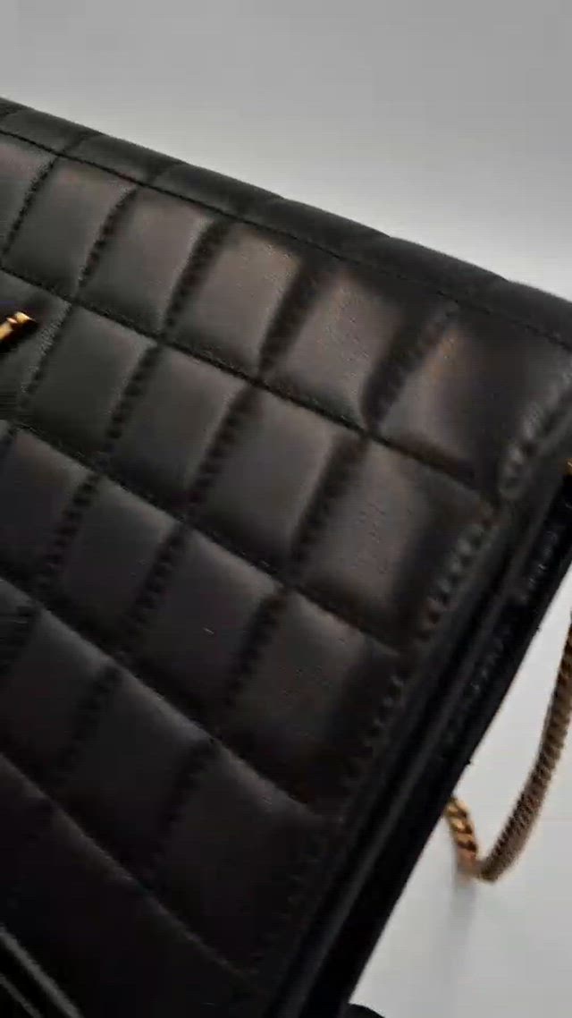 YSL Cassandre quilted leather wallet-on-chain Y.23

ใบนี้ก็น่ารัก สภาพดี ยังใหม่ ขอบมุมดี ภายในสะอาด ไม่มีตำหนิหนัก 

อุปกรณ์ : Full set ยกเว้นใบเสร็จ